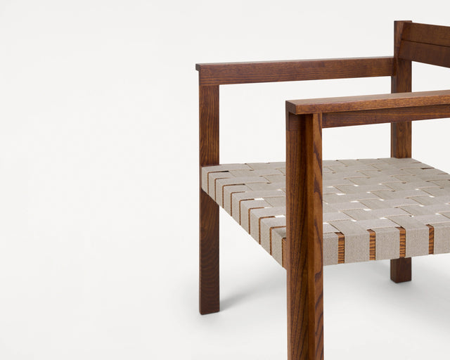 FRAMA-Symmetry Easy Chair 休閒椅 FRAMA-Symmetry-Easy-Chair-Packshot-16.tif
