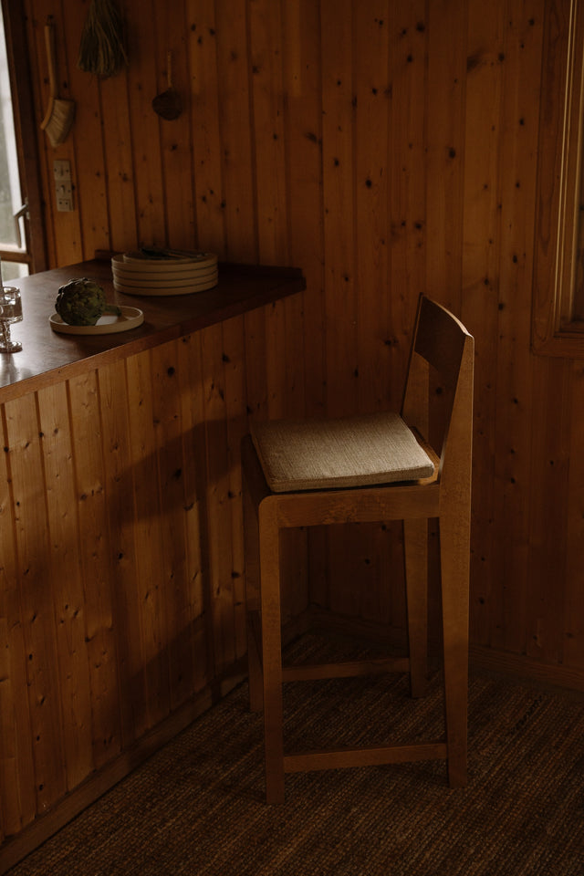 FRAMA-Bar Chair 01 Cushion 吧台椅 FRAMA Bar Chair 01 Cushion Context Image 8.jpg