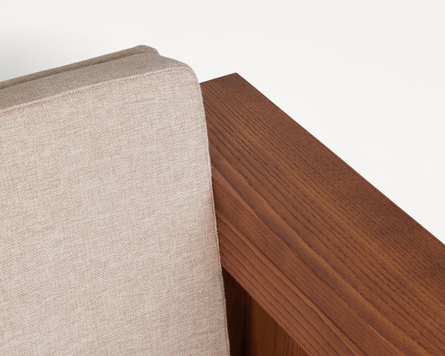 FRAMA-Symmetry Lounge Chair 休閒椅 FRAMA Symmetry Chair Packshot 9.tif