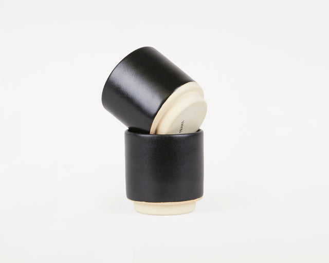 FRAMA-Otto Ceramic Cup Set of Two 杯 FRAMA Otto Stoneware Cup Black Packshot 3.tif