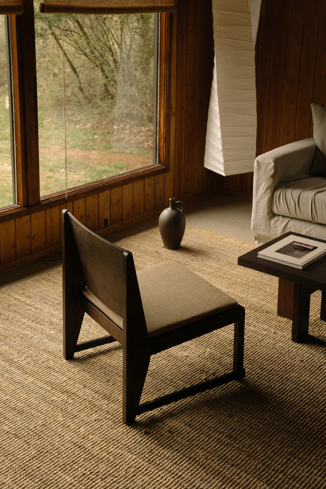 FRAMA-Easy Chair 01 休閒椅 FRAMA Easy Chair 01 Dark Wood Context Image 2.jpg