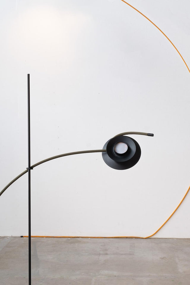 Ingo Maurer - Ms.Bowjangles مصباح أرضي/جداري ثنائي الاستخدام