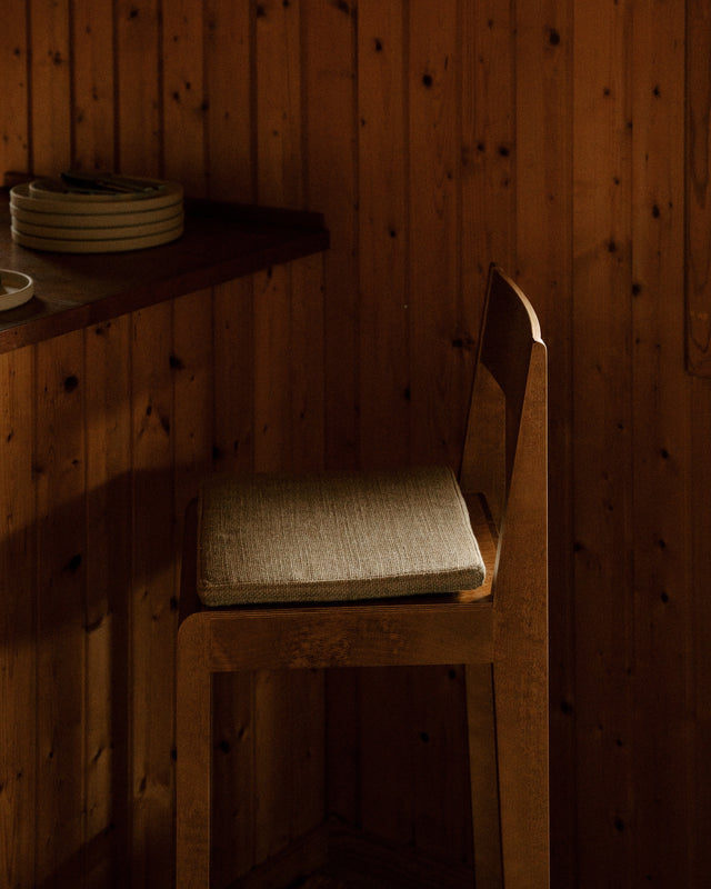 FRAMA-Bar Chair 01 Cushion 吧台椅 FRAMA Bar Chair 01 Cushion Context Image 1.jpg
