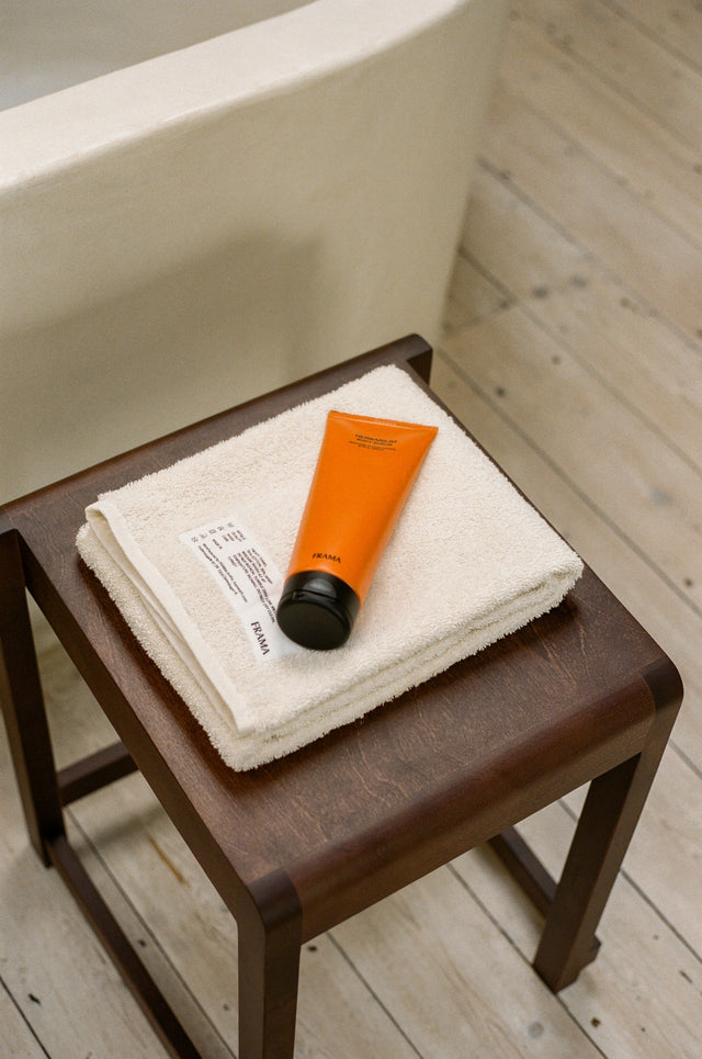 FRAMA-Low Stool 01 矮凳 FRAMA-Summer-Campaign-Analogue-52.jpg