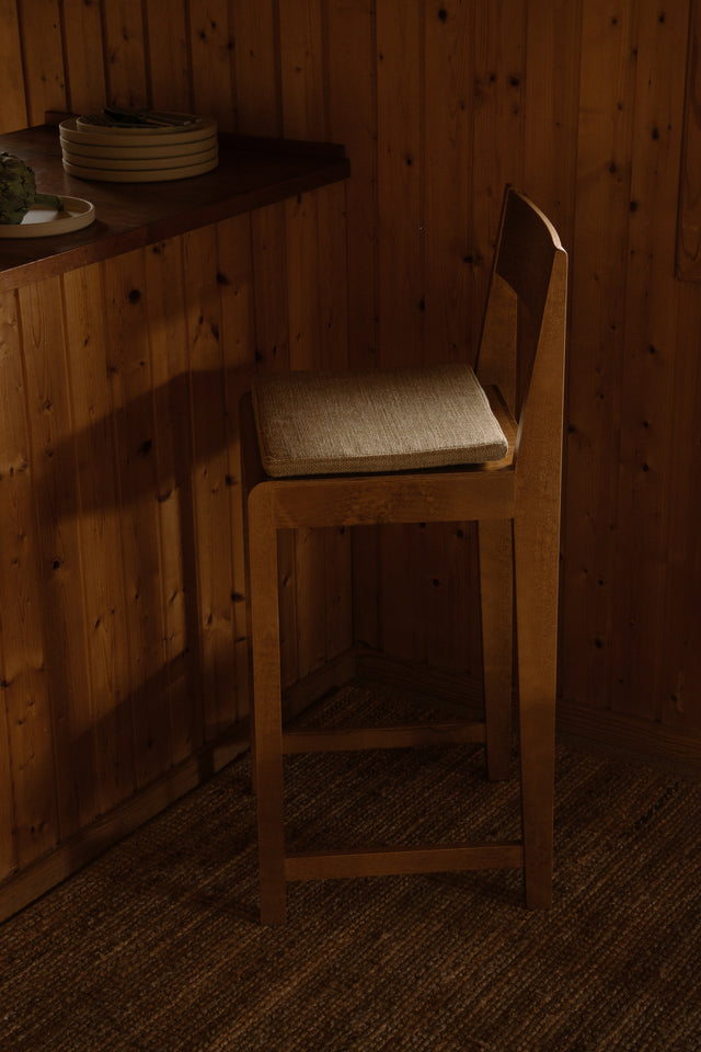 FRAMA-Bar Chair 01 Cushion 吧台椅 FRAMA Bar Chair 01 Cushion Context Image 9.jpg