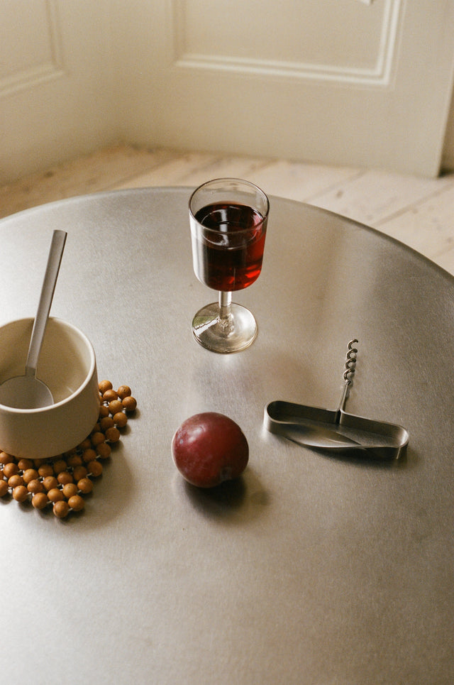FRAMA-0405 Stem Glass Set of Four 玻璃杯 FRAMA-Summer-Campaign-Analogue-113.jpg