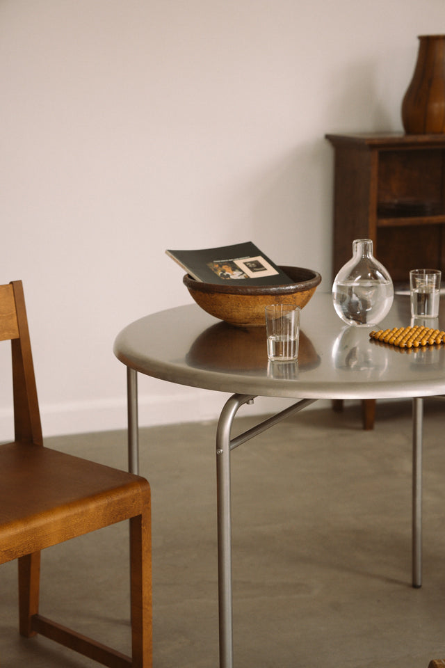 FRAMA-Petit Rond Table 桌 FRAMA-Outdoor-Indoor-Tables-Context-Image-02.jpg