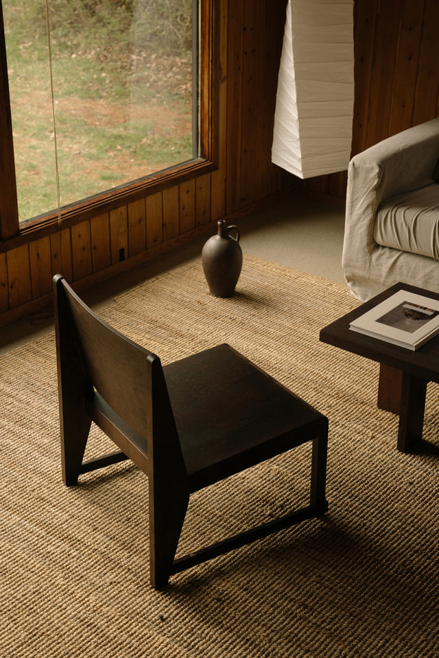 FRAMA-Easy Chair 01 休閒椅 FRAMA Easy Chair 01 Dark Wood Context Image 3.jpg