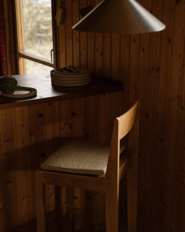 FRAMA-Bar Chair 01 Cushion 吧台椅 FRAMA Bar Chair 01 Cushion Context Image 4.jpg