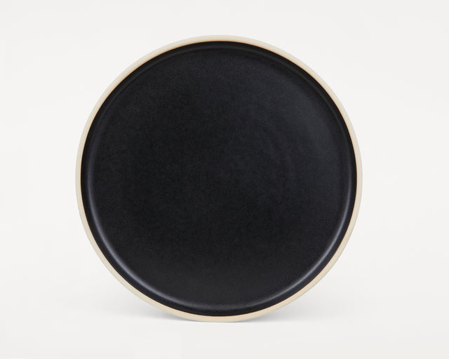 FRAMA-Otto Ceramic Plate Set of Two 餐盤 FRAMA Otto Stoneware Plate L Black Packshot 1.tif