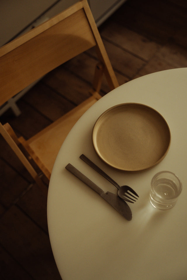 FRAMA-Farmhouse Table Trestles 桌 FRAMA Table 57 Ø70 White Context Image 4.jpg