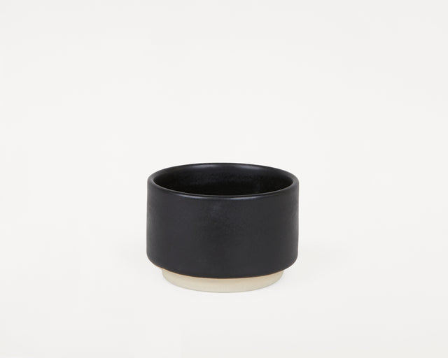 FRAMA-Otto Ceramic Mug with Handle 馬克杯 Otto Stoneware Mug Black Packshot 1.tif