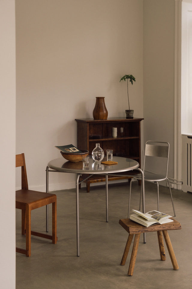 FRAMA-Petit Rond Table 桌 FRAMA-Petit-Rond-Tables-Context-Image-720.jpg