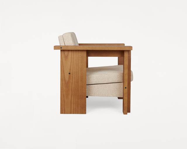 FRAMA-Symmetry Lounge Chair 休閒椅 FRAMA Symmetry Chair Packshot 4.tif