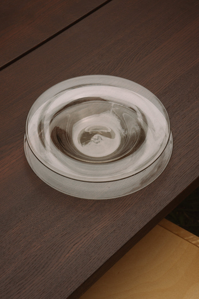 FRAMA-Isle Glass Plate Set of Two 餐盤 FRAMA Isle Glass Series Context Image 2.jpg