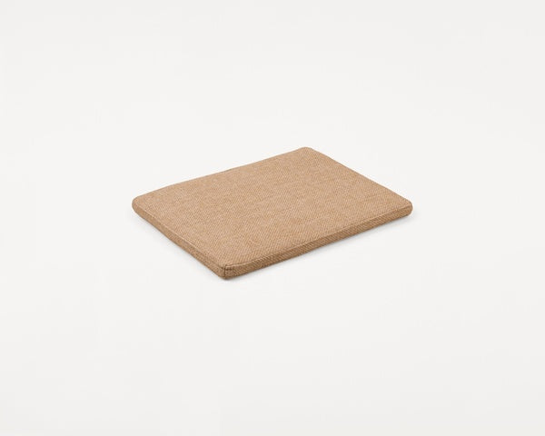 FRAMA-Bar Chair 01 Cushion 吧台椅 FRAMA Bar Chair 01 Cushion Packshot-2.tif